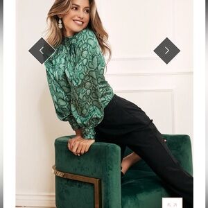 Gwendolyn Snake Mock Neck Blouse green size small